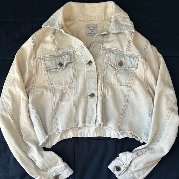 Love Tree Jackets & Blazers - Women’s Love Tree Distressed Cropped Denim Button Up Jacket L